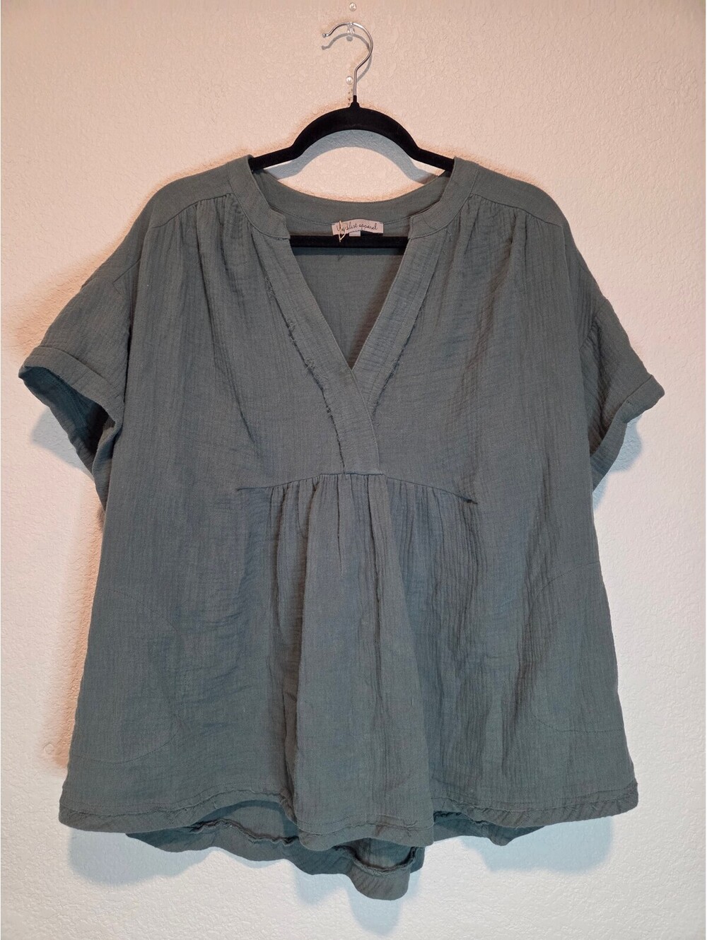 Wishlist Apparel M/L Loose Fit Textured Short Sleeve Top in Sage Green